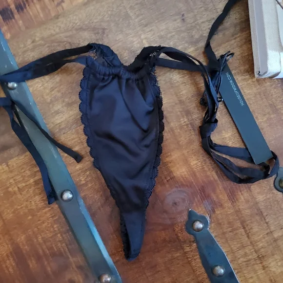 🖤 Triangle Tie G-String Panty 🖤 - Picture 2 of 11